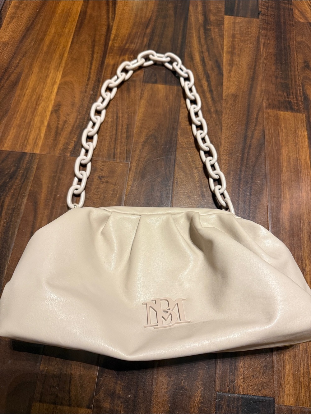 Badgley Mischka Off-White Shoulder Bag with Chain Strap